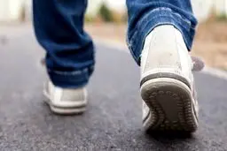 “کرونا” را با قدم هایتان به خانه نبرید