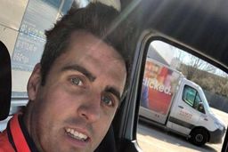 کرونا خلبان بریتانیایی را به پیک تبدیل کرد