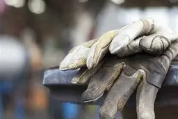 ۹۰ درصد بخش خدمات در کرونا تعطیل شد/ وجود ۷ میلیون شغل غیررسمی در کشور