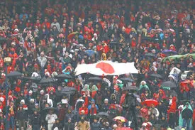 پرچم ژاپن در دستان هواداران سپاهان!