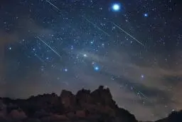 آسمان، امشب میزبان بارش‌شهابی “چنگی”است/ملاقات “تاچر” و “زمین” در سال ۲۲۷۶