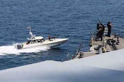 شناورهای ایران به ناوهای جنگی آمریکا نزدیک شدند