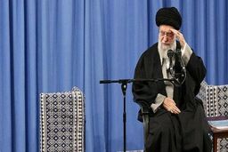 ابلاغ سلام محبت آمیز آیت الله خامنه ای به فرمانده و کارکنان ارتش