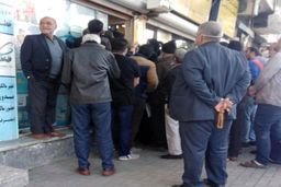 وام یک میلیونی یارانه بگیران «دفاتر پیشخوان» را شلوغ کرد/ ازدحام جمعیت برای خرید سیم‌کارت