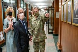 سی‌ان‌ان: کرونا باعث تغییر ماهیت ارتش آمریکا می‌شود/ باید برای جهان پسا کرونا آماده شد