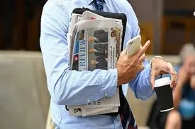 موبایل‌ها ۷ برابر کثیف‌تر از سرویس‌های بهداشتی هستند