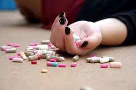 خودکشی دختر جوان بابای مدرسه وقتی دروغ هایش لو رفت!