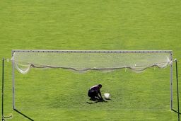 شوخی جالب در آستانه ۱۰۰ سالگی فوتبال ایران/ میزبانی جام ملت‌ها با حساب‌های خالی، کمبود امکانات و جنگ روی سکوها؟