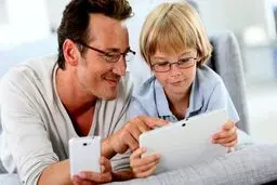 راهکارهایی مناسب برای مدیریت فعالیت کودکان با تلفن همراه