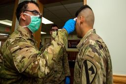 پنتاگون: مبتلایان به کرونا در نیروهای مسلح آمریکا از ۷۱۰۰ نفر فراتر رفت