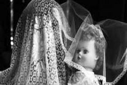 زنی که همزاد درد است