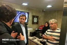 واکنش بازار ارز به حضور سرزده همتی در بازار ارز/ دلار می‌ریزد