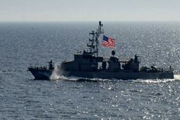 ارتش آمریکا: شناورها فاصله ۱۰۰ متری را با ناوهای ما رعایت کنند/دنبال درگیری نیستیم