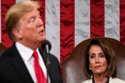 ترامپ: پلوسی یک زن روانی است/ اف بی آی فاسد است!