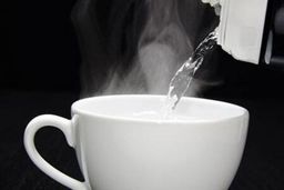 نوشیدن آب گرم کرونا را از بین نمی برد