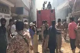 سقوط هواپیمای مسافربری در نزدیکی فرودگاه کراچی