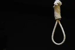 نوجوان ۱۷ ساله در استادیوم ورزشی خود را حلق آویز کرد