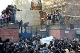 حمله به سفارت انگلیس و خسارت یک میلیون و ۳۰۰ هزار پوندی/چه کسی این خسارت را پرداخت می کند؟