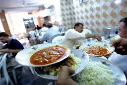 چگونه در رستوران از خطر کرونا در امان بمانیم؟