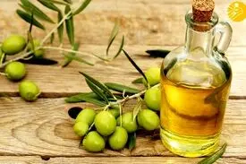 ۹ خاصیت شگفت انگیز روغن زیتون برای پوست، مو و ناخن‌ها