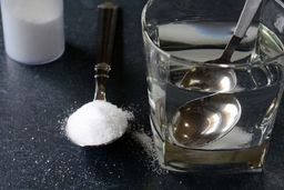 تاثیر غرغره آب نمک در کاهش علائم و بهبودی ویروس کرونا