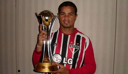 بازیکنی که مدالش را برای خرید مواد فروخت!