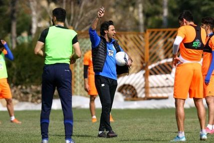 غیبت دیاباته در تمرین استقلال/ آبی‌ها در انتظار نتیجه تست PCR