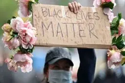 ۴ افسر در قتل سیاه‌پوست آمریکایی متهم شدند