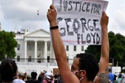 حمله معترضان آمریکایی به نمادهای برده‌داری+عکس