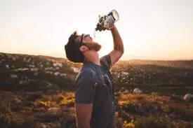 فواید باورنکردنی نوشیدن آب گرم