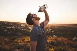 فواید باورنکردنی نوشیدن آب گرم