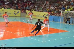 فوتسال شهروند میهمان فرش‌آرا مشهد است