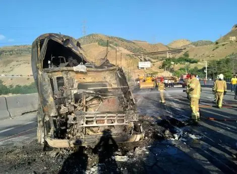 واژگونی تانکر حامل سوخت حادثه آفرید + عکس