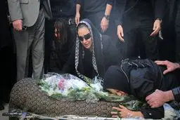 پیکر پیام صابری تشییع شد/ وداع زودهنگام پدری جوان با پسرش + عکس