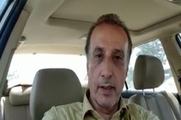 حیاتی: تماس گرفتند و گفتند فعلا به تلویزیون نیایید!