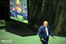 زنگنه: با استخدام نمایندگان ادوار در وزارت نفت مخالف هستم
