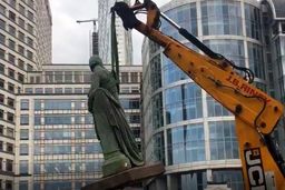 ماجرای مجسمه‌های سربریده