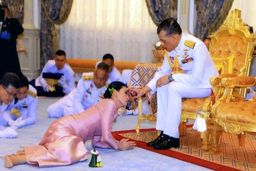 ۲ زن جنجالی تایلندی را بشناسید/ معشوقه مطرود و جاه‌طلب پادشاه کیست؟ / همه چیز درباره ملکه نظامی و مرموز تایلند