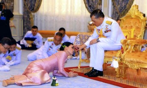 ۲ زن جنجالی تایلندی را بشناسید/ معشوقه مطرود و جاه‌طلب پادشاه کیست؟ / همه چیز درباره ملکه نظامی و مرموز تایلند