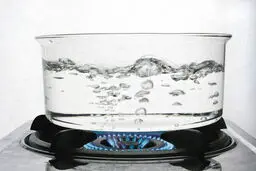 آیا جوشاندن آب آشامیدنی در ایام کرونا ضروری است؟