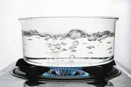 آیا جوشاندن آب آشامیدنی در ایام کرونا ضروری است؟