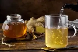 معجزه درمان بیماری‌ها در ترکیب آب و عسل