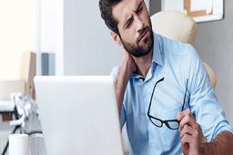مضرات خم شدن سر هنگام استفاده از «موبایل» و «رایانه»