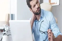 مضرات خم شدن سر هنگام استفاده از «موبایل» و «رایانه»