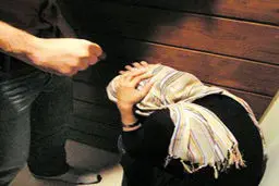 وقتی به خانه آمدم زنی را کنار بساط همسرم دیدم!