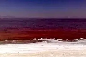دریاچه نمک قم برای اولین بار سرخ شد