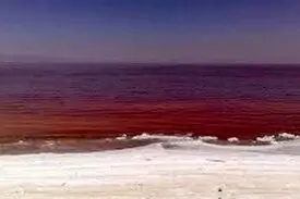 دریاچه نمک قم برای اولین بار سرخ شد