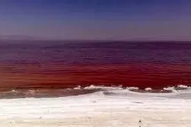 دریاچه نمک قم برای اولین بار سرخ شد