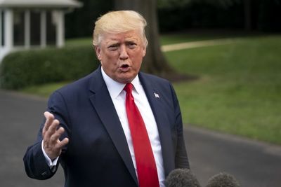 ترامپ: بولتون احمق است!