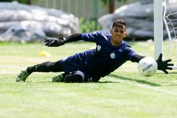 توقف استقلال مقابل رایکا با ۲ مصدوم